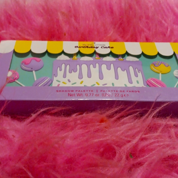 Revolution Beauty Tasty Birthday Cake Eyeshadow Palette BNIB - Picture 3 of 4